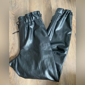 ☘️Abercrombie & Fitch Vegan Leather Joggers, size medium, black